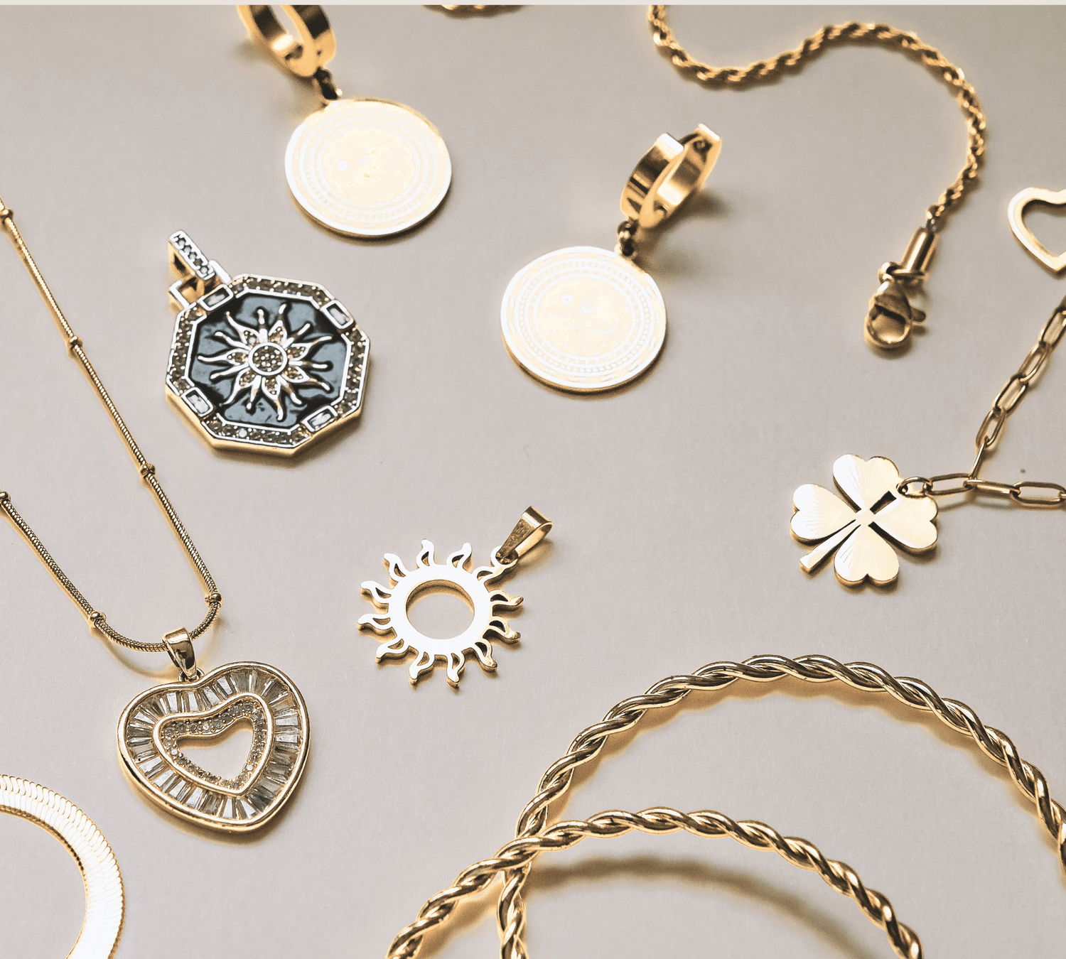 Necklaces, Pendants & Chains