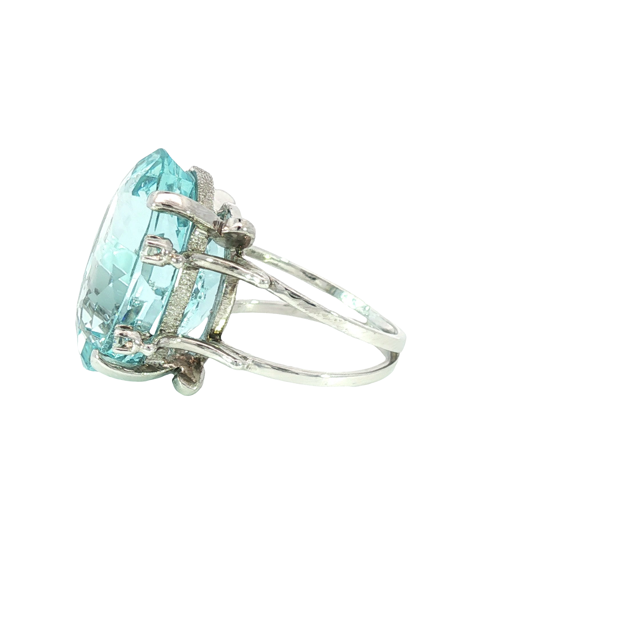 18K White Gold Cocktail Ring with Oval Cabochon Aquamarine