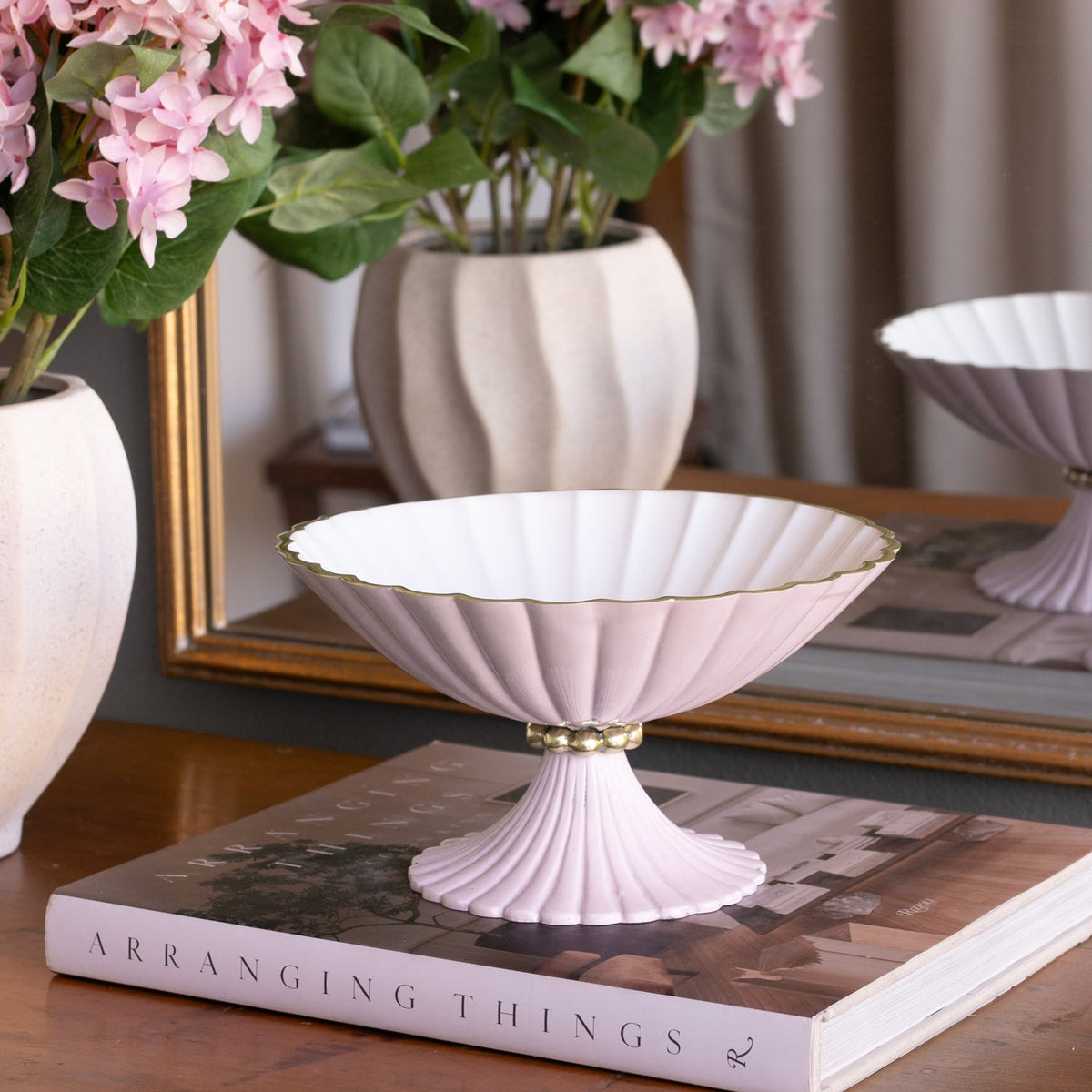 ENCANTO Vienna Small Pedestal (Camellia and White)