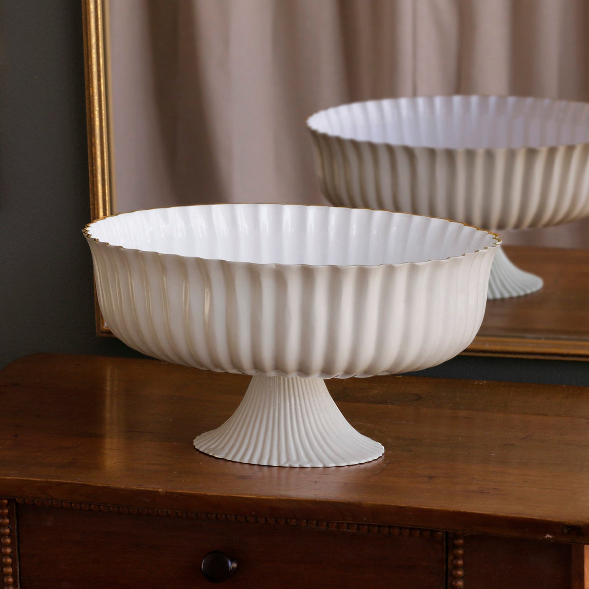 ENCANTO Vienna Large Centerpiece/Punchbowl (Cream and White)