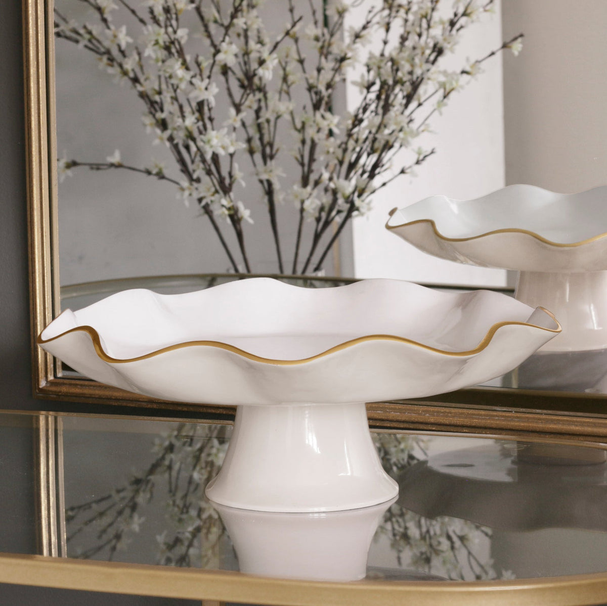 ENCANTO Carola Pedestal Cake Plate (Cream and White)