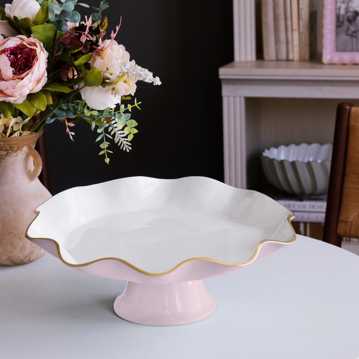 ENCANTO Carola Pedestal Cake Plate (Camellia and White)