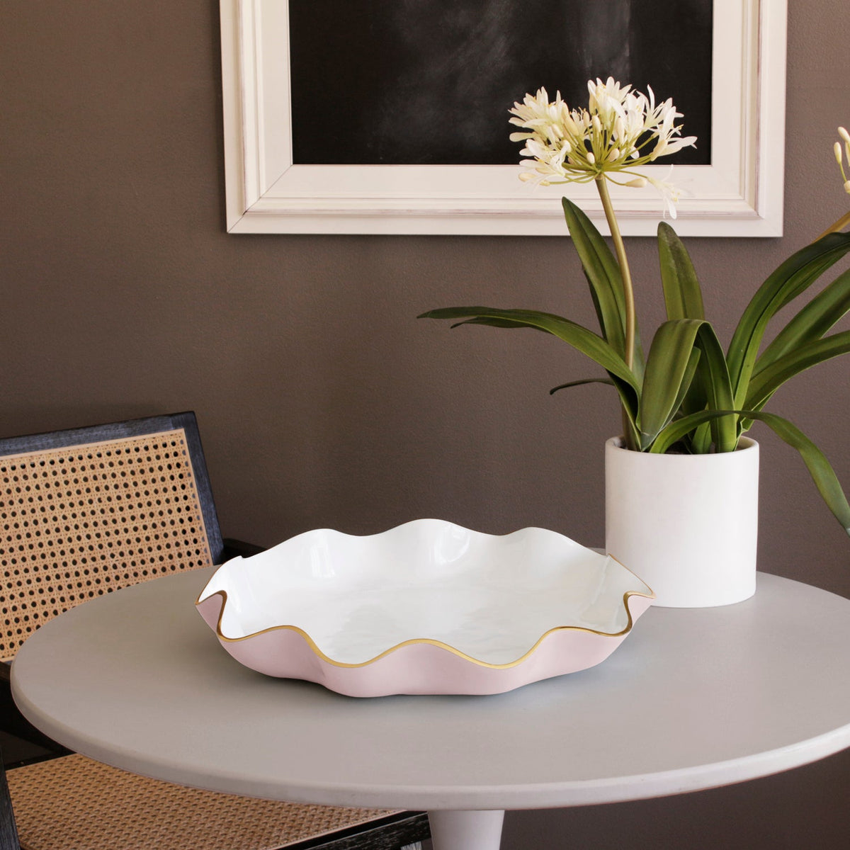 ENCANTO Carola  Large Round Platter (Camellia and White)