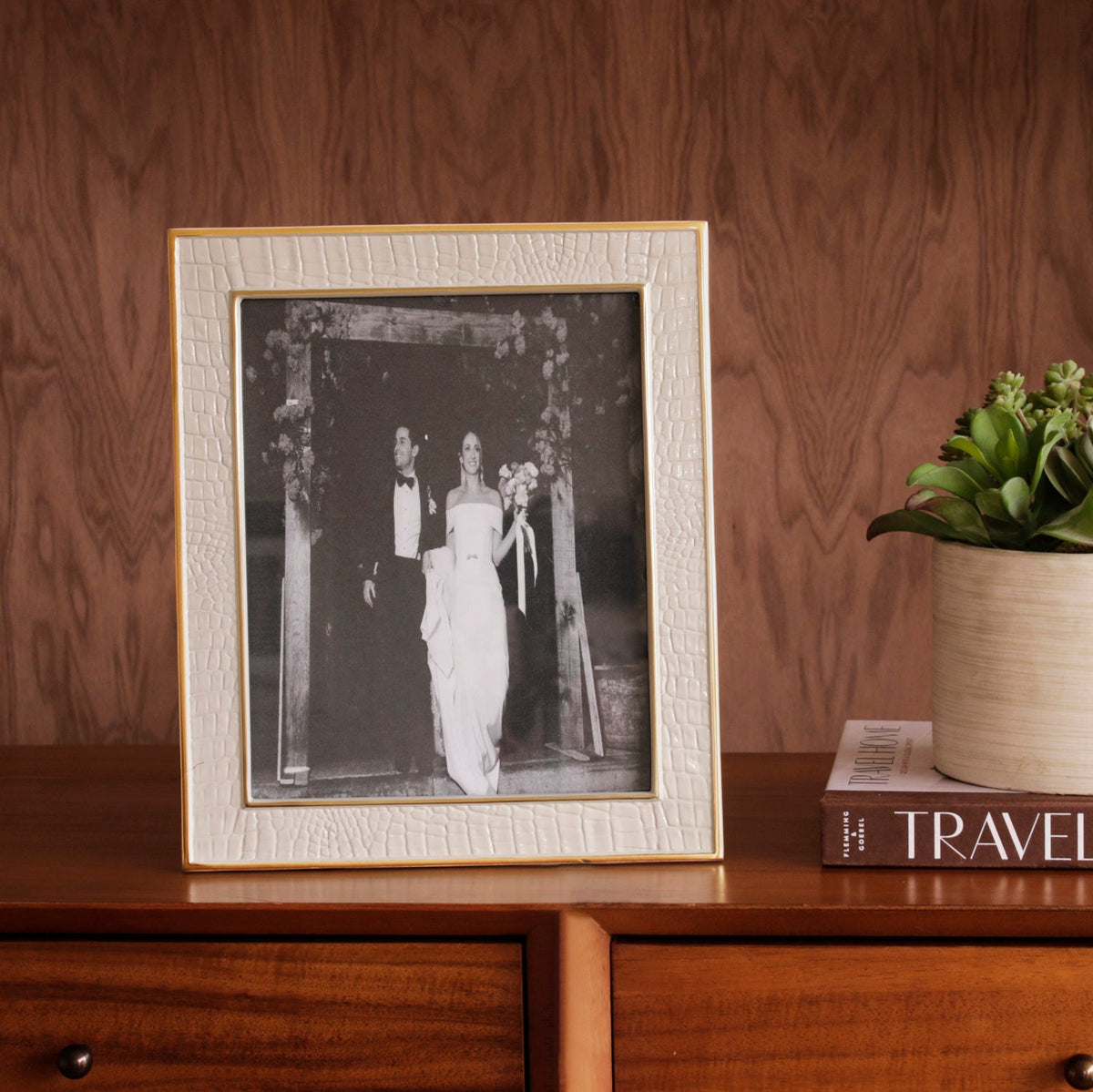 FRAME Encanto Croc 8 x 10 Cream