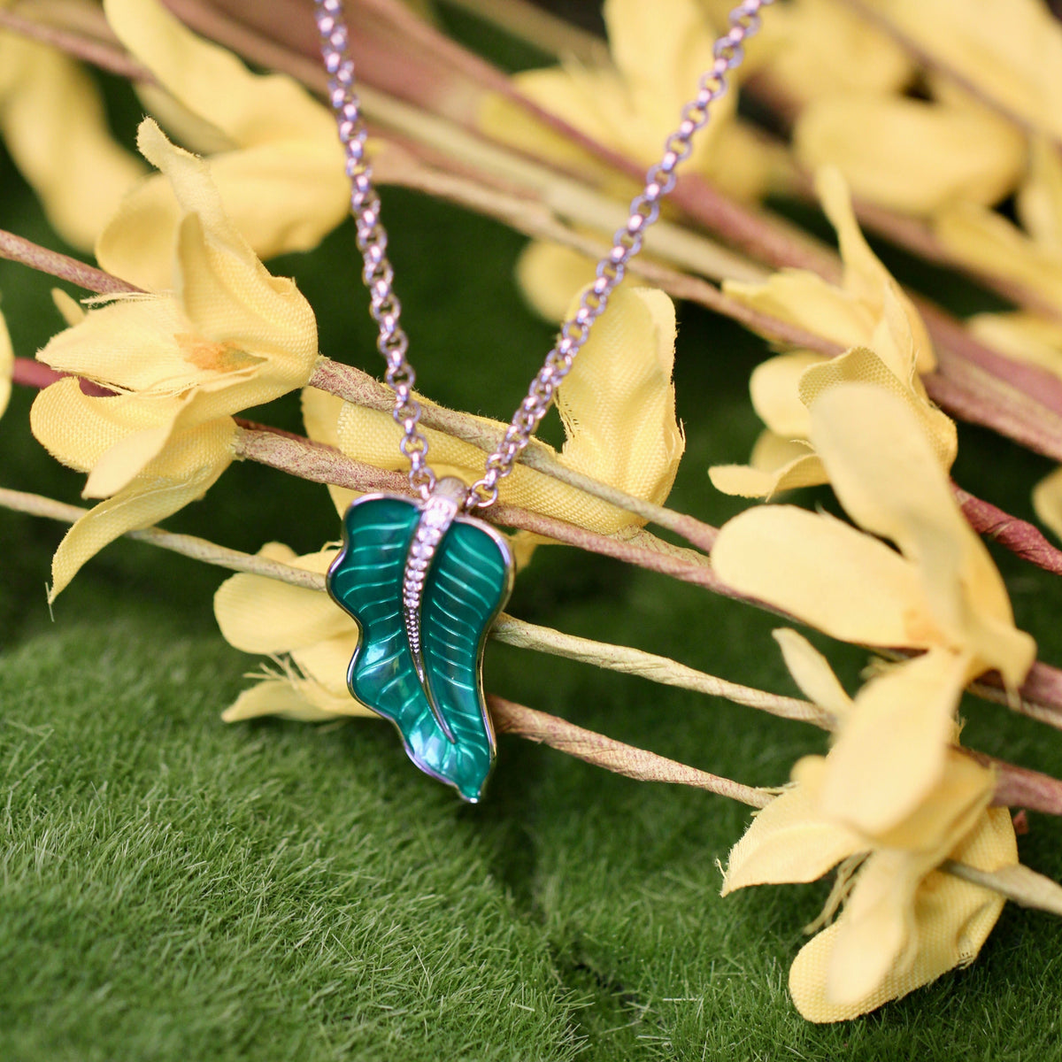 Pendants | Carroll's