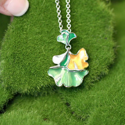 Pendants | Carroll's