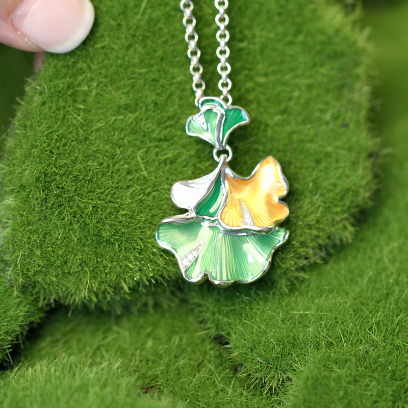Pendants | Carroll's